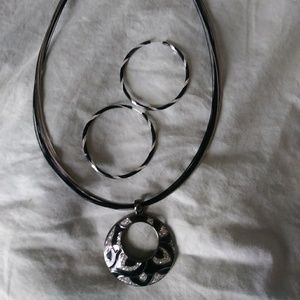 Necklace and earring set